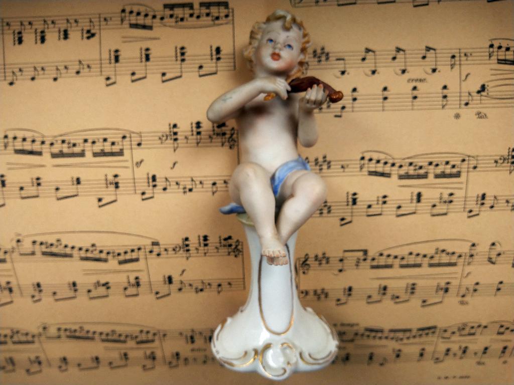 Italiaans Muzikantje van C. Villari Capodimonte Violiste, Ophalen of Verzenden, Gebruikt, Overige typen