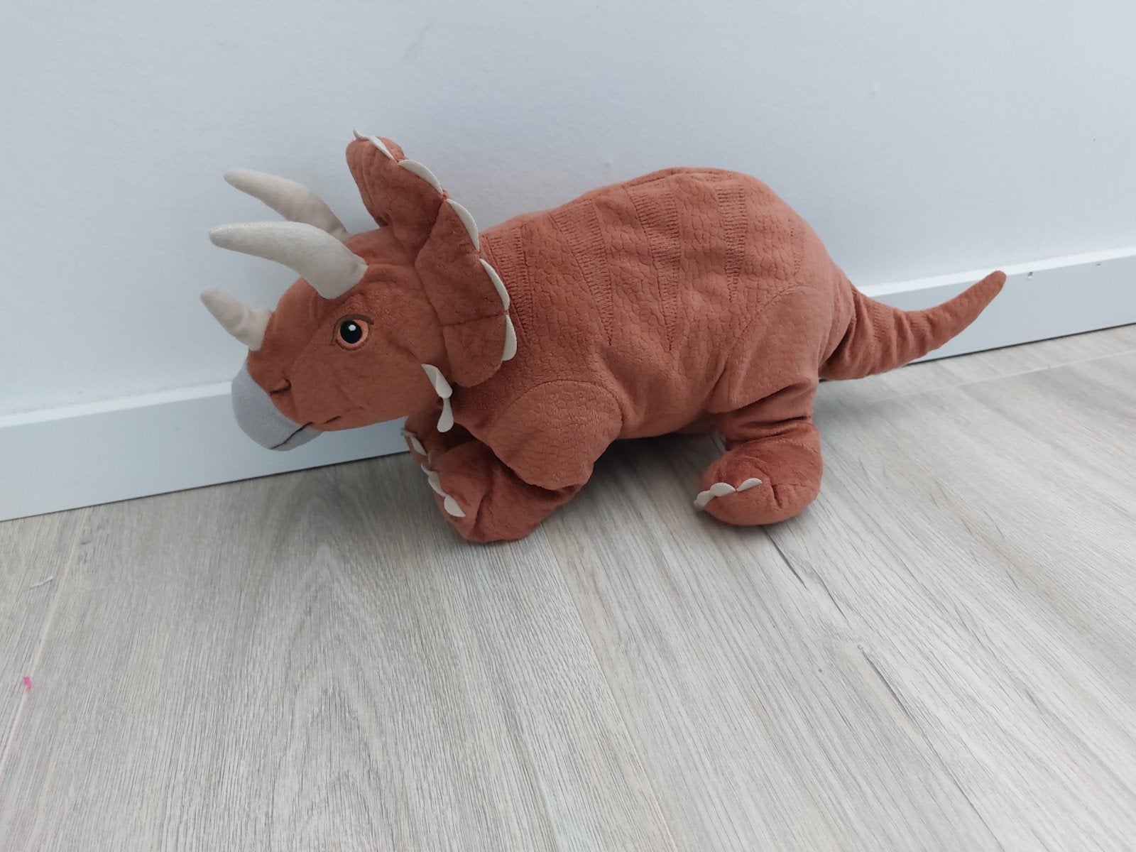 Knuffel Ikea dino dinosaurus Triceratops jattelik L2213, Ophalen of Verzenden, Zo goed als nieuw, Overige typen