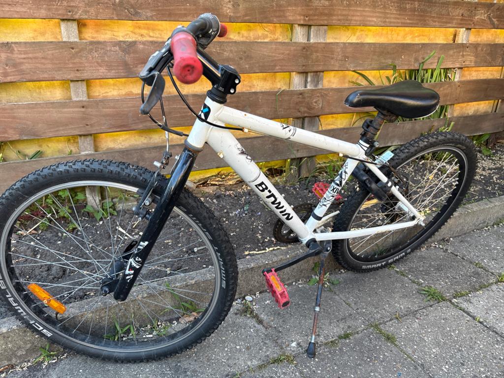 Kinder mountainbike B'Twin 20 inch - Wit, Fietsen en Brommers, Fietsen | Kinderfietsjes, Ophalen, Gebruikt, Velgrem, 20 inch of meer