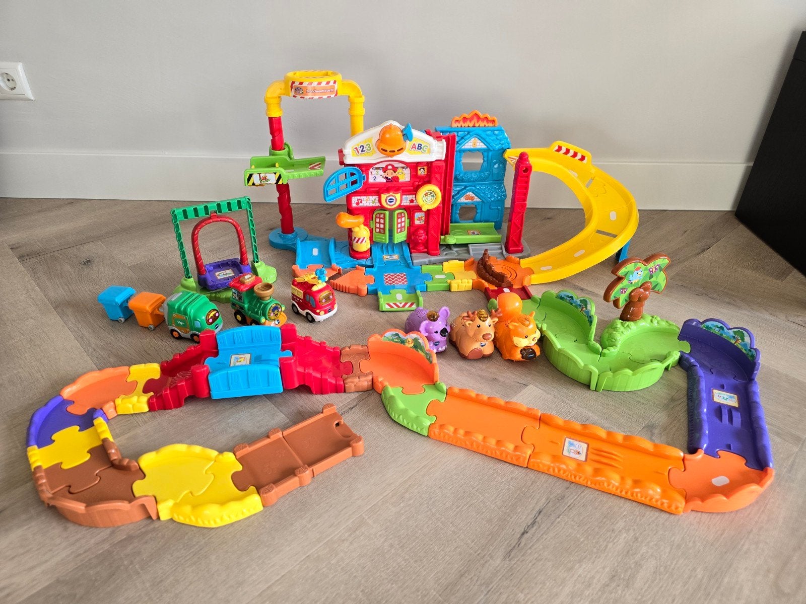 Mooie Vtech Toet toet speelgoed speelset incl brandweer, Ophalen, Zo goed als nieuw, 2 tot 4 jaar