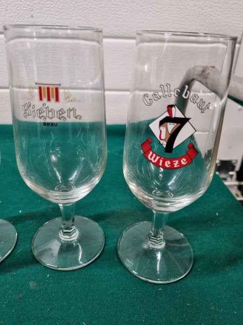 Bierglazen op voet verschillende, Ophalen of Verzenden, 'T Olde Gre-j, Info@toldegrej.nl, Endepoelstraat 20f Didam