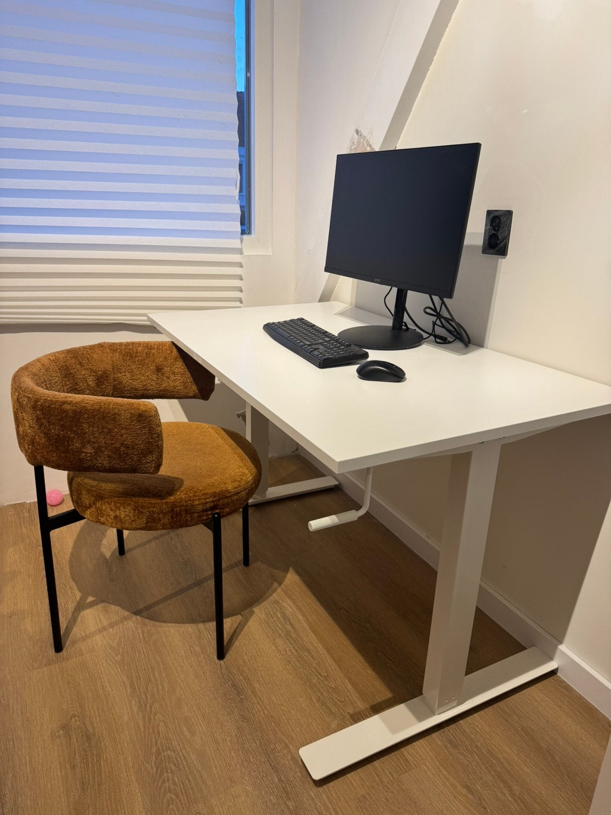 Ikea bureau wit verstelbaar, Ophalen, Zo goed als nieuw