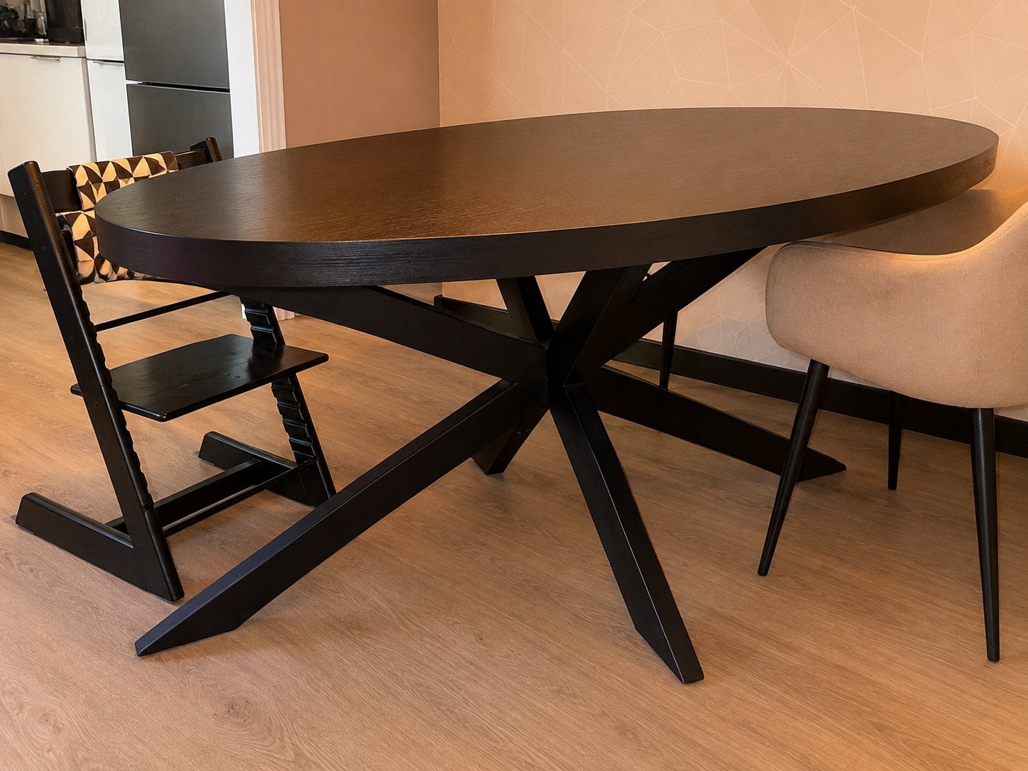Zwarte Ovale Eettafel van Mango Hout - 200x100 cm, Huis en Inrichting, Tafels | Eettafels, Ophalen, 100 tot 150 cm, 200 cm of meer