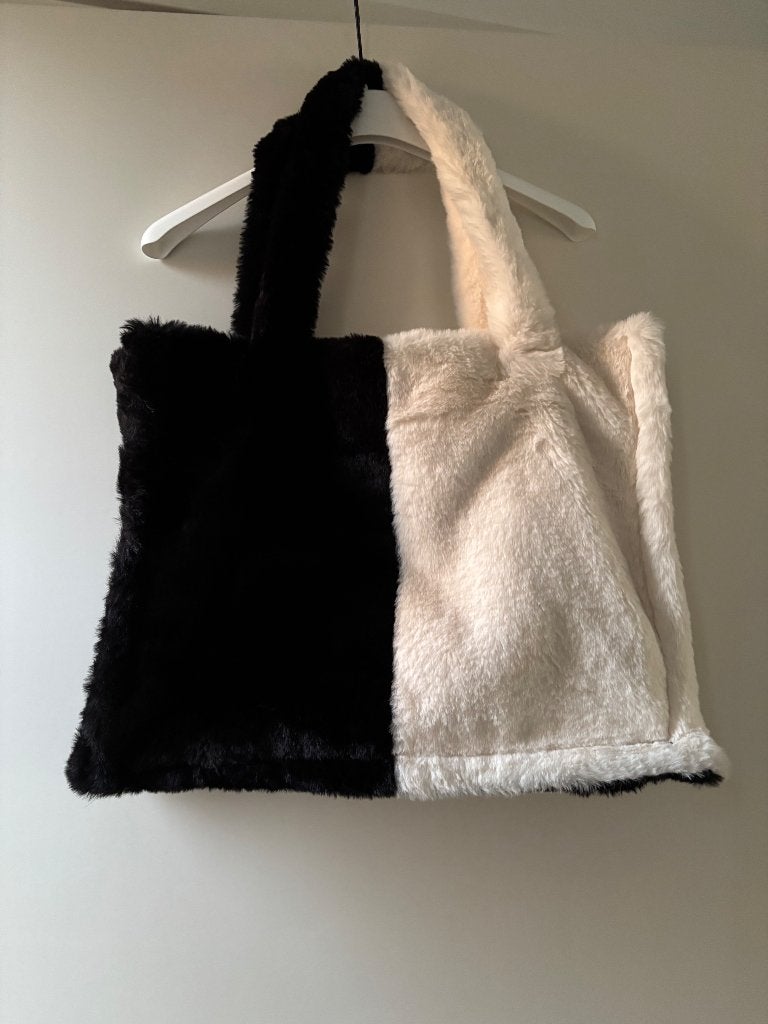 Tas NIEUW teddy fleece zwart-wit, Sieraden, Tassen en Uiterlijk, Tassen | Damestassen, Verzenden, Nieuw, Wit, Shopper