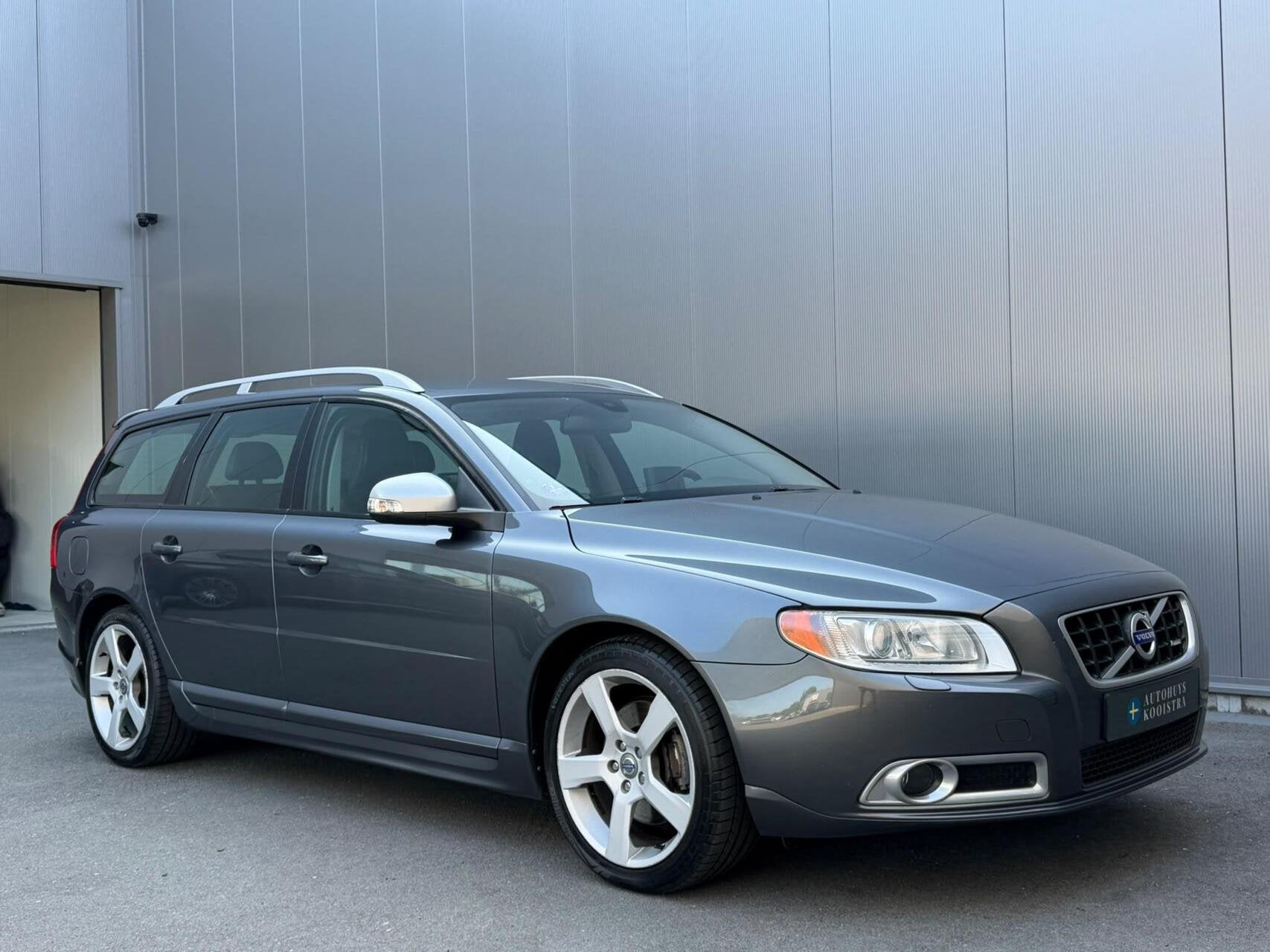 Volvo V70 2.0T R-Design Trekhaak|Automaat|Leer|, Auto's, Volvo, Euro 5, 4 cilinders, Automatische klimaatregeling, 203 pk