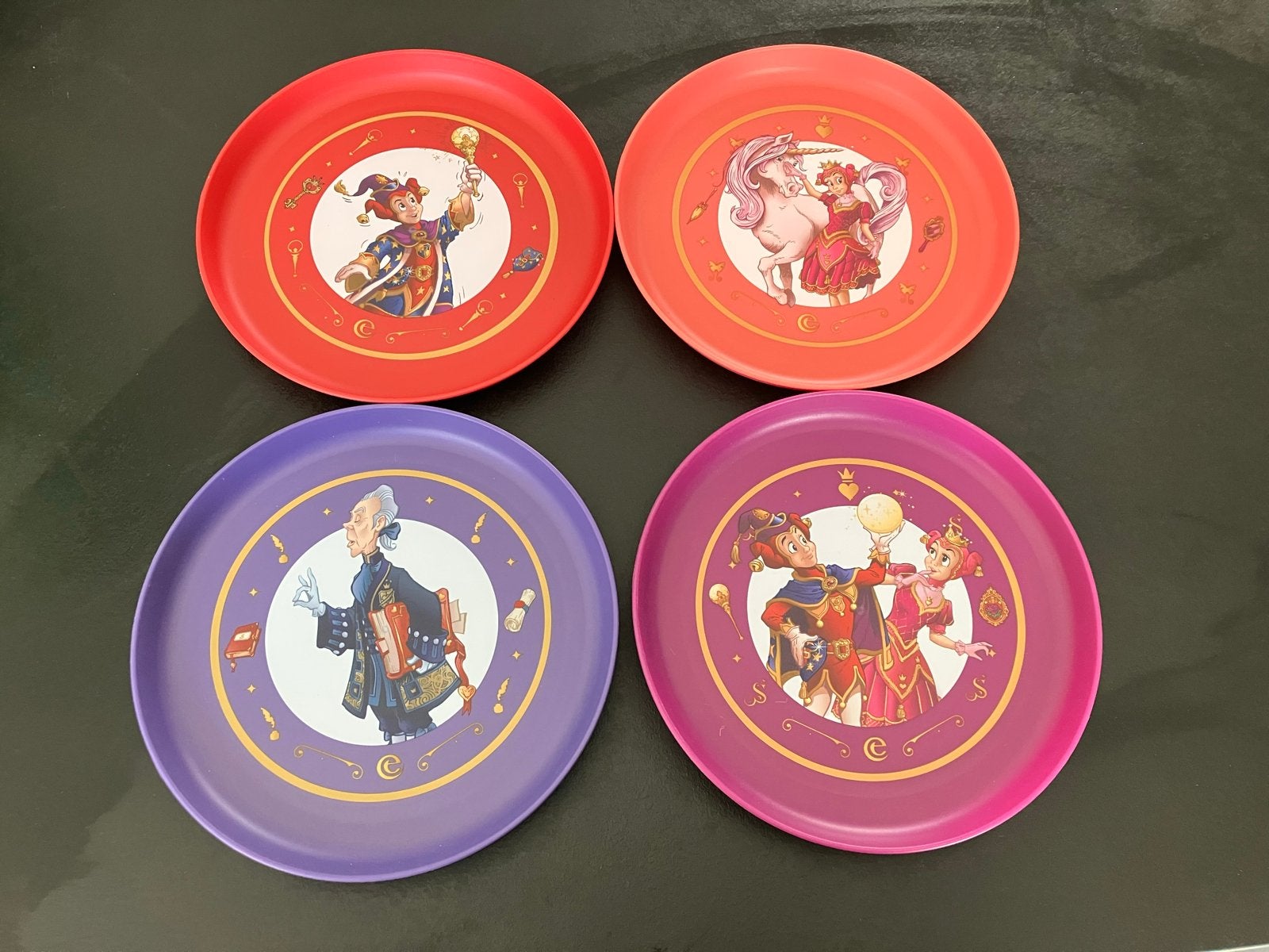 4 vrolijke kinderborden met Symbolicafiguren, Verzamelen, Ophalen of Verzenden, Zo goed als nieuw, Gebruiksvoorwerp