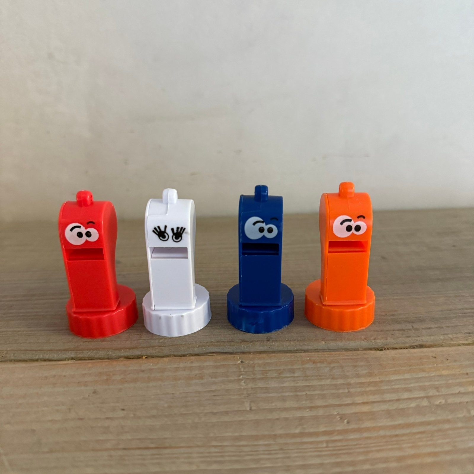 Ek wk voetbal fluitjes oranje rood wit blauw 6 cm, Ophalen of Verzenden, Zo goed als nieuw, Buitenlandse clubs