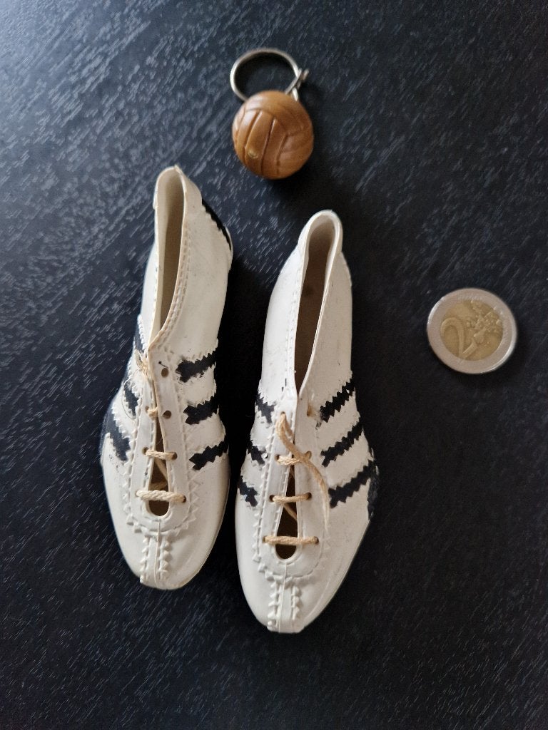 Adidas Miniatuur voetbalschoenen Wit met Zwarte Strepen, Verzenden, Zo goed als nieuw, Overige typen