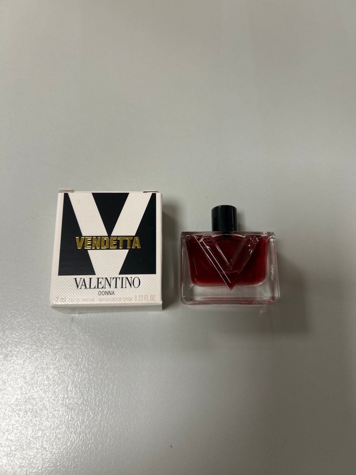 Valentino Vendetta Eau de Parfum Miniatuur 7 ml, Verzamelen, Ophalen of Verzenden, Nieuw, Miniatuur, Gevuld