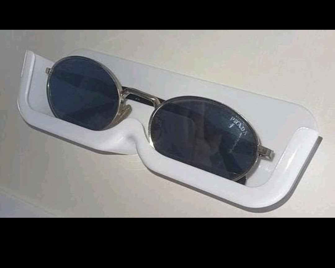 Mooi model Prada zonnebril zo goed als nieuw, Ophalen of Verzenden, Zo goed als nieuw, Zwart, Prada