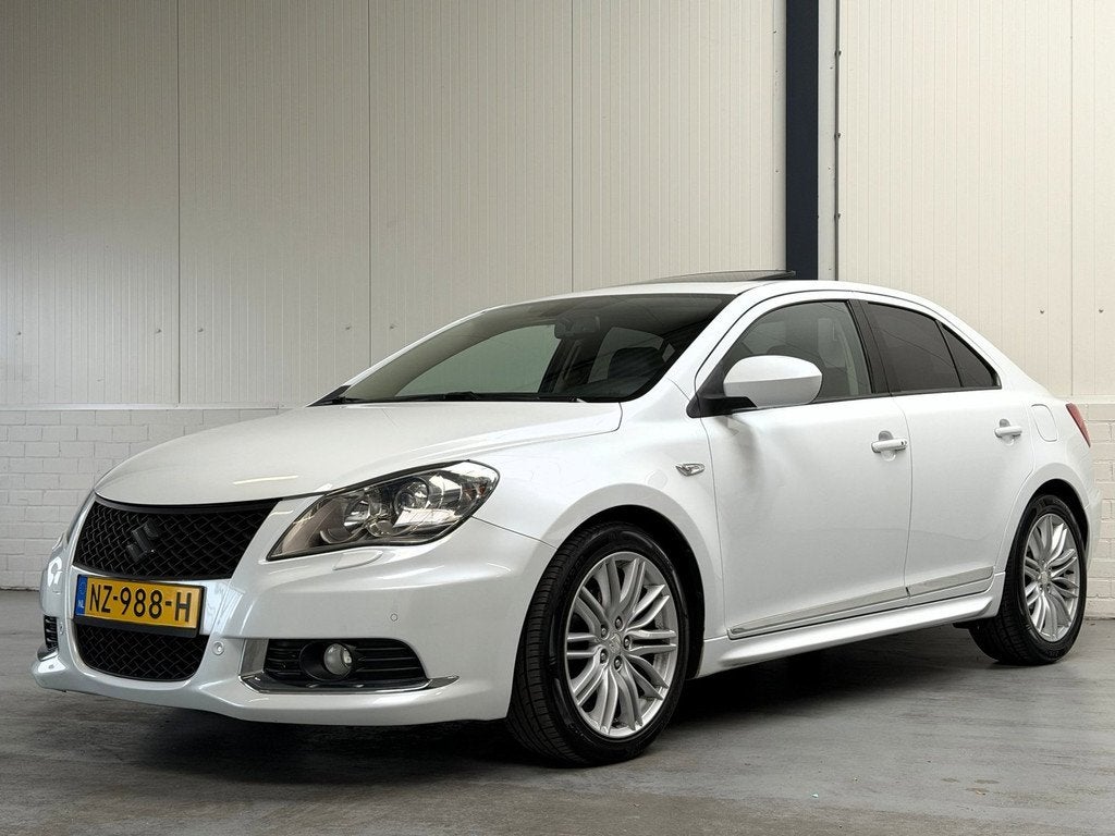 Suzuki Kizashi 2.4 Sport 4WD|Alle opties|Goed onderhouden, Auto's, Suzuki, Euro 5, Gebruikt, Zwart, 4 cilinders