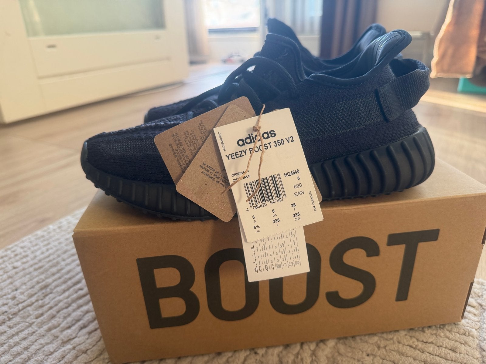 Nieuwe Adidas Yeezy Boost 350 V2 - Maat 38, Ophalen of Verzenden, Nieuw, Meisje, Schoenen