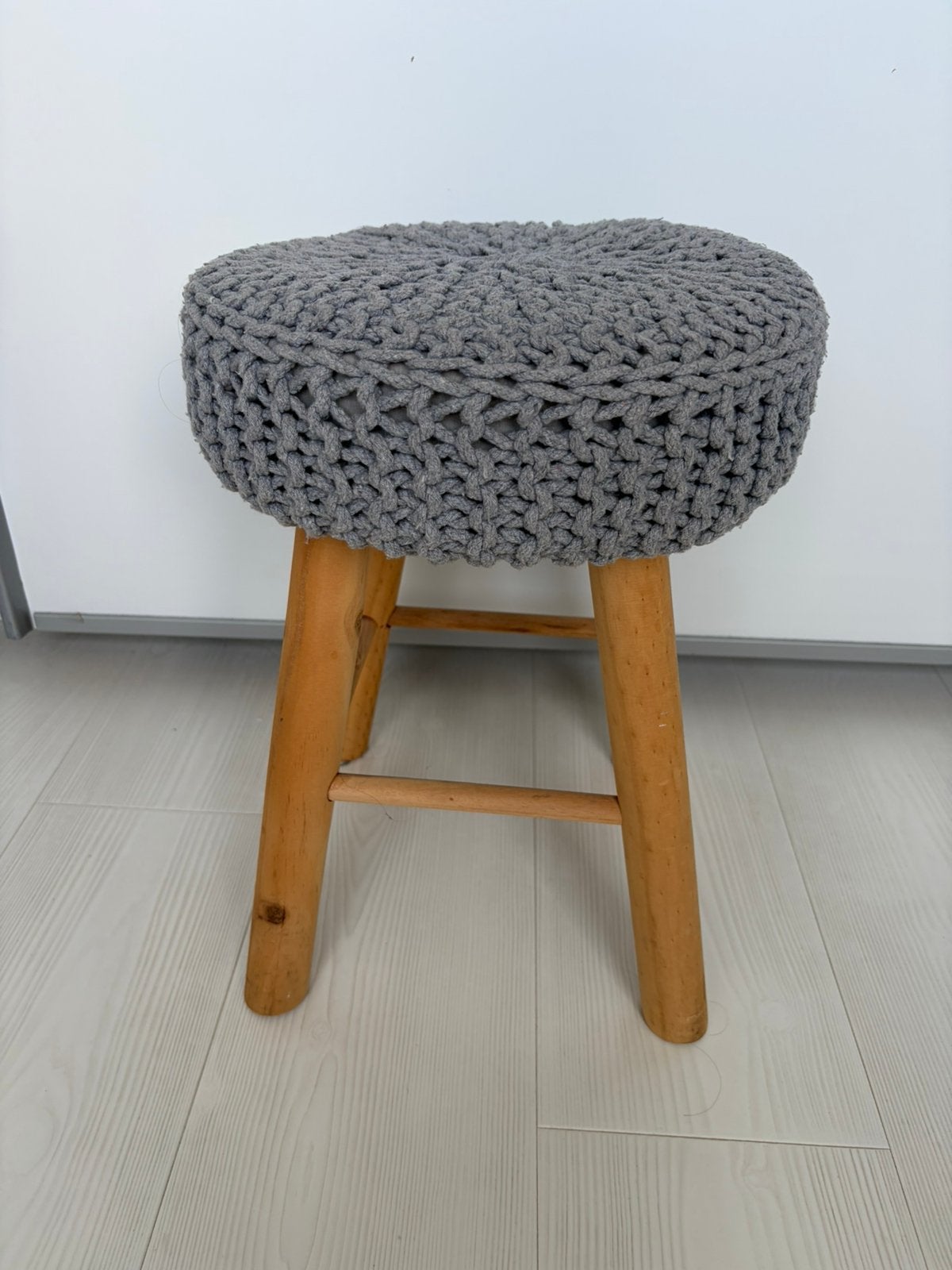 Kleine kruk grijs, Ophalen, Gebruikt, Hout