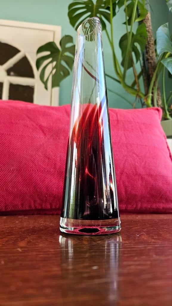 Vintage Oberglas Austria vaasje - rood/zwart glas, Ophalen of Verzenden