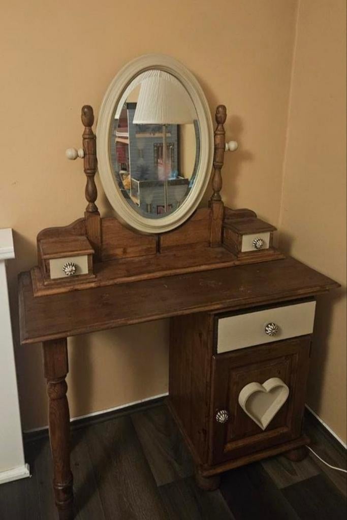 Houten kaptafel met spiegel, lades en deur., Huis en Inrichting, Ophalen, Gebruikt, 100 tot 150 cm, 100 tot 150 cm