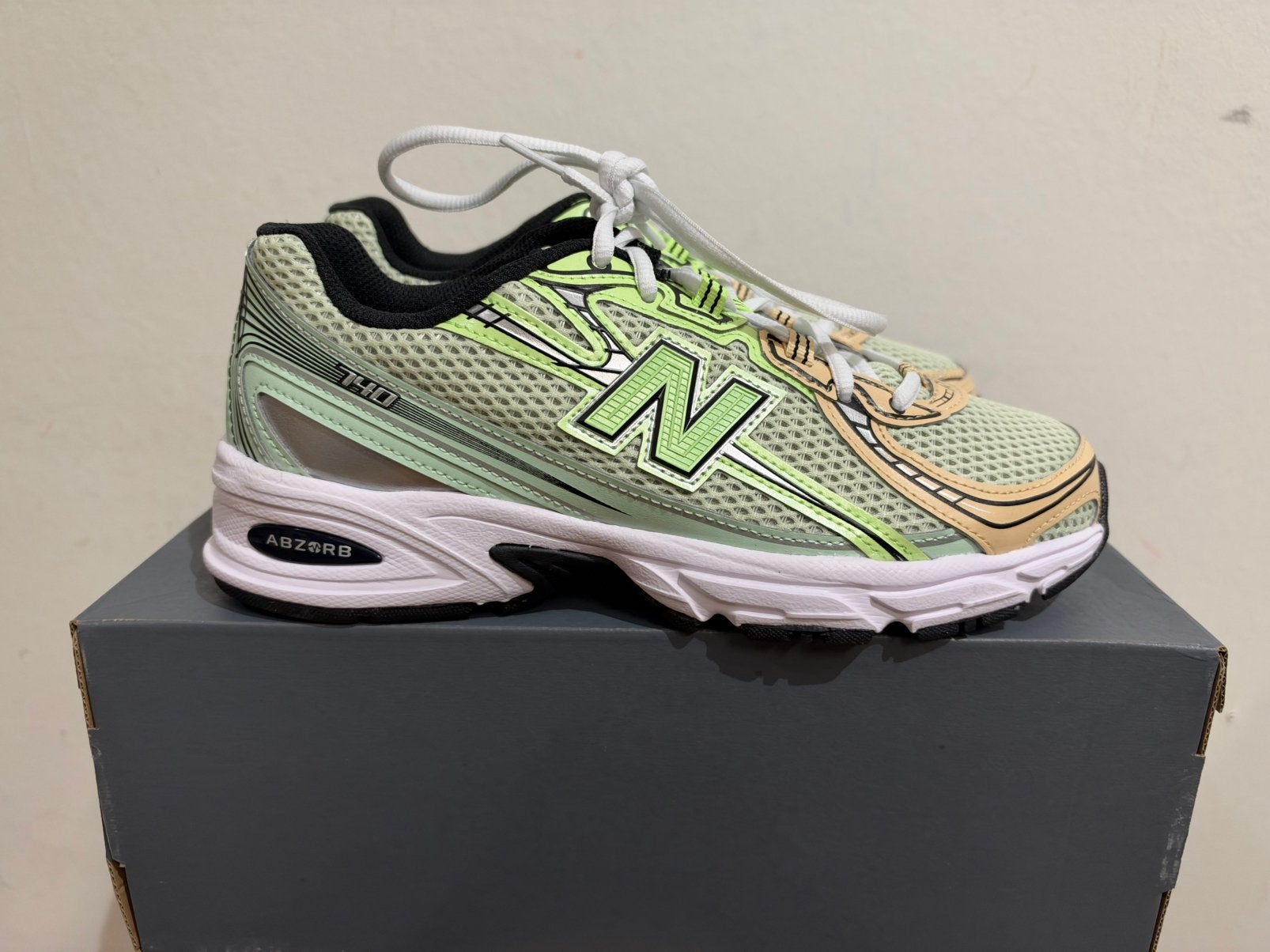 Te koop nieuwe New Balance 740 maat 38.5, Postlaan 3, Geel, Nieuw, Ophalen of Verzenden