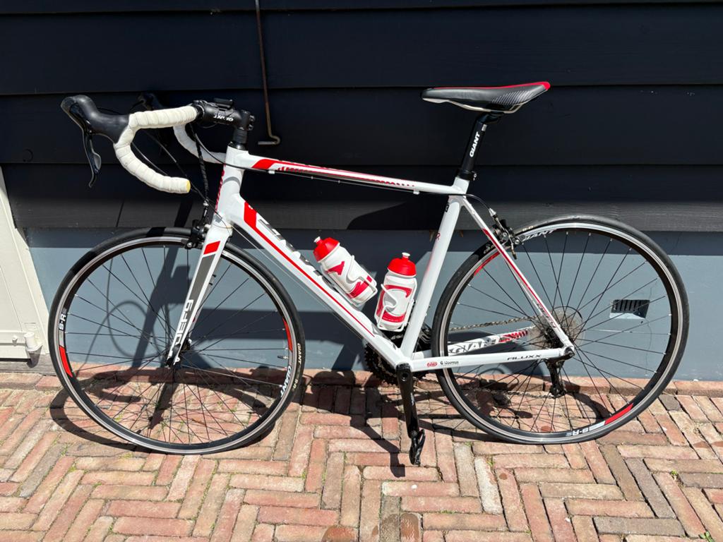 Giant Racefiets - Ideaal voor beginners, onderhoud nodig, Fietsen en Brommers, Fietsen | Racefietsen, Gebruikt, Aluminium, Meer dan 20 versnellingen