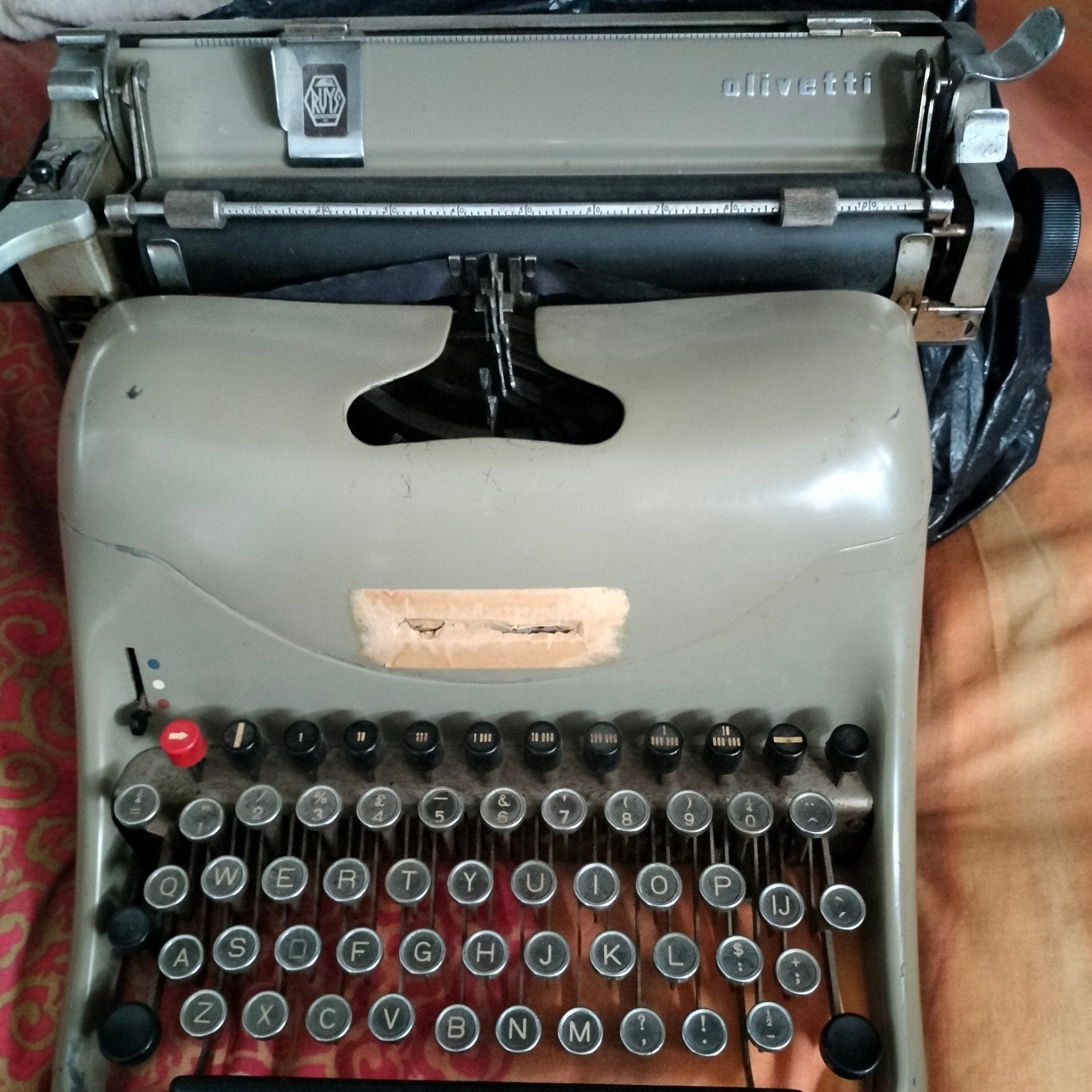 Oude typemachine van de firma Sluijs, Ophalen, Gebruikt