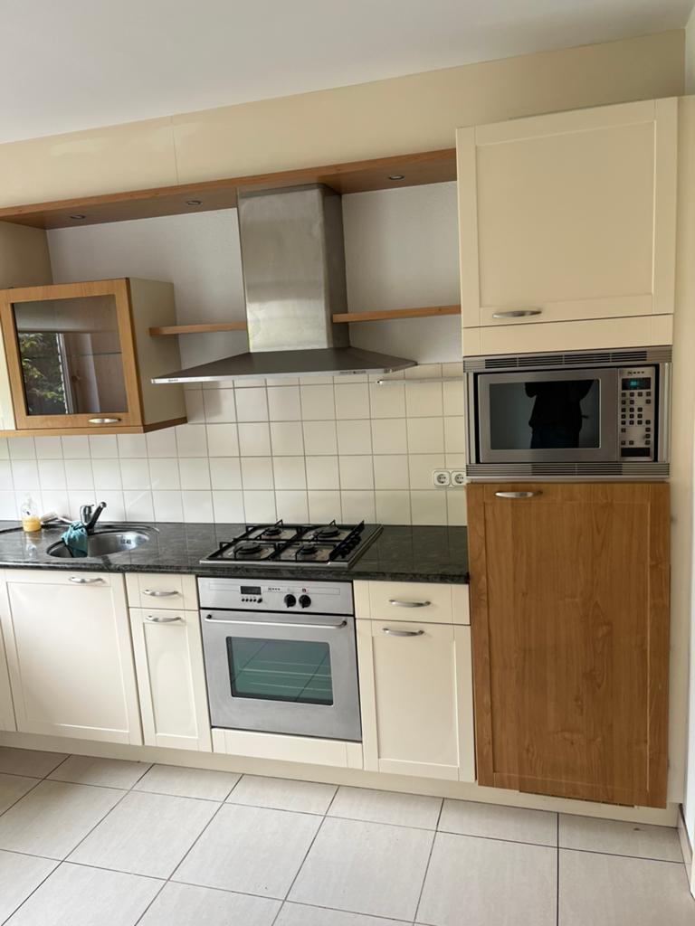Nette keuken met Neff inbouwapparatuur en granieten blad, Huis en Inrichting, Keuken | Complete keukens, Ophalen, Gebruikt, Hoekkeuken