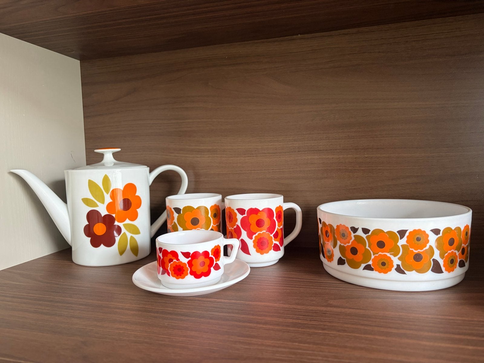 Vintage bloemen servies set - thee/koffiepot, kopjes, schaal, Ophalen