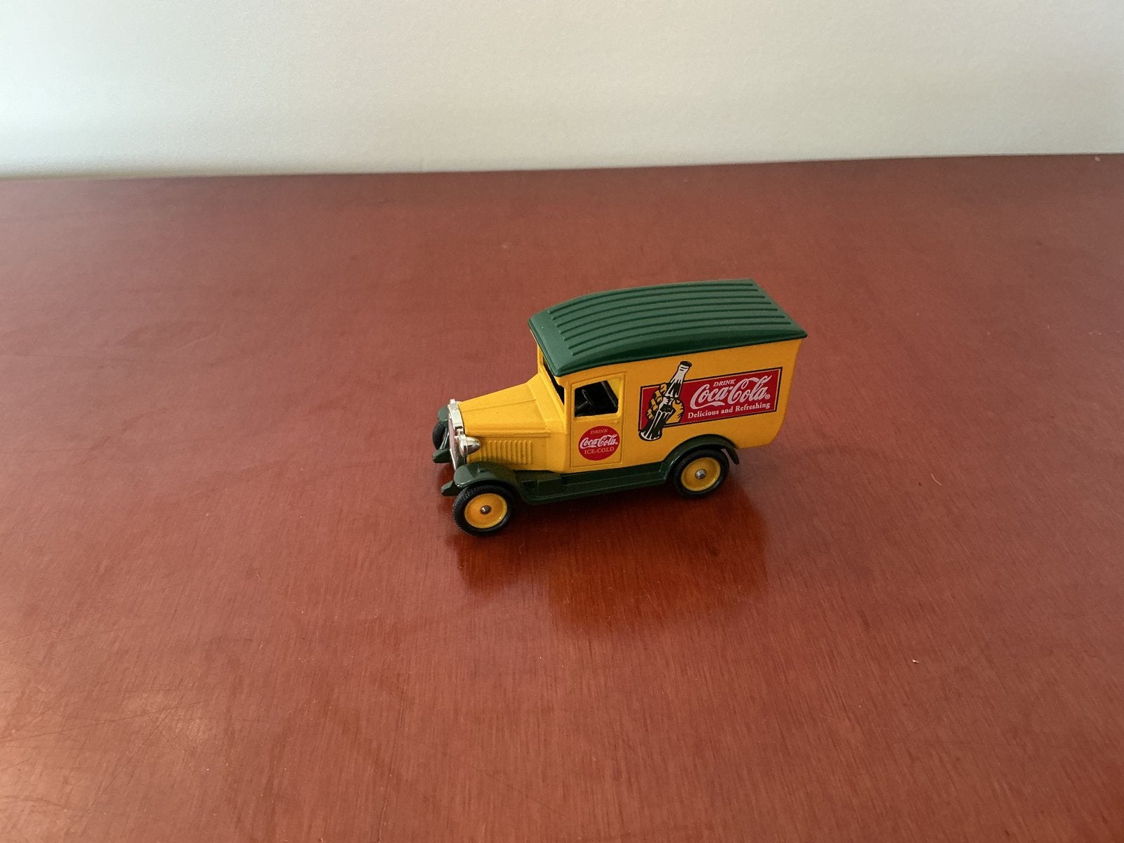 Lledo Coca-Cola bestelwagen modelauto, Overige merken, 1:50 of kleiner, Ophalen of Verzenden, Zo goed als nieuw