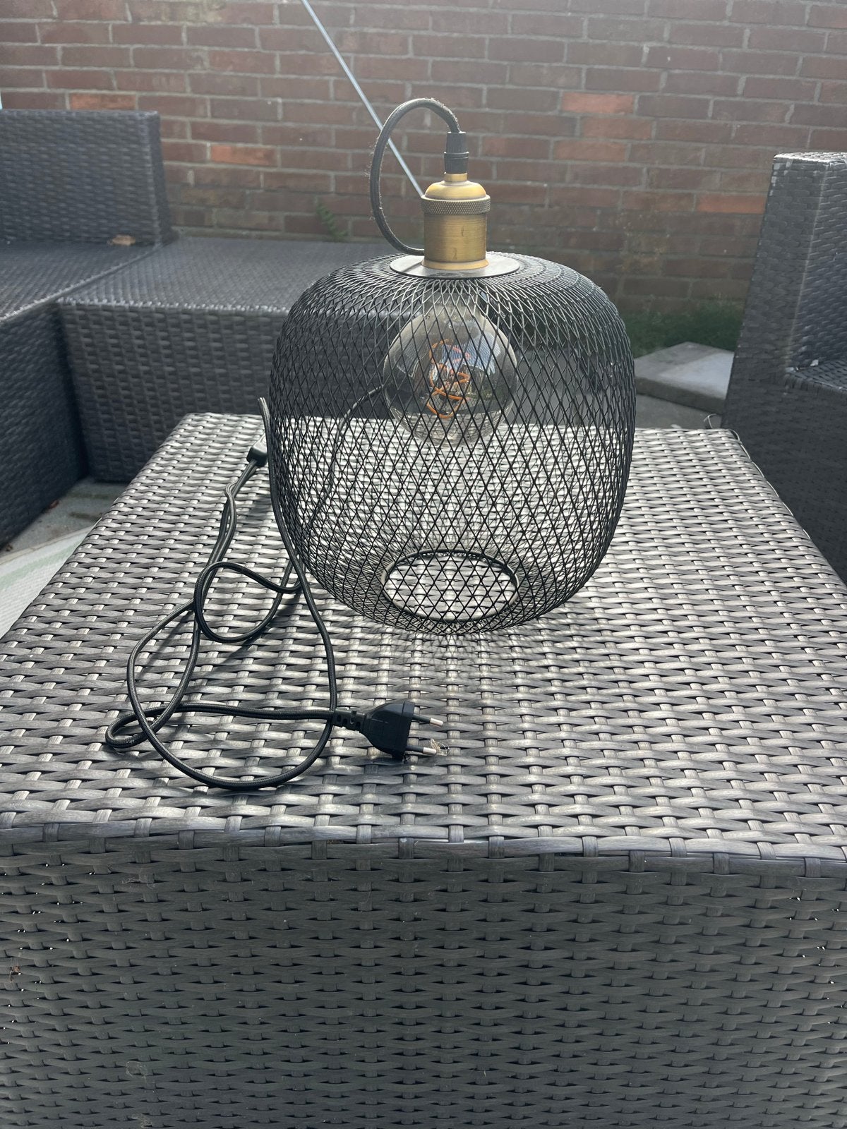 Zwarte metalen lampenkap met draad en Action lamp, Huis en Inrichting, Gebruikt, Overige typen, Zwart, Rond