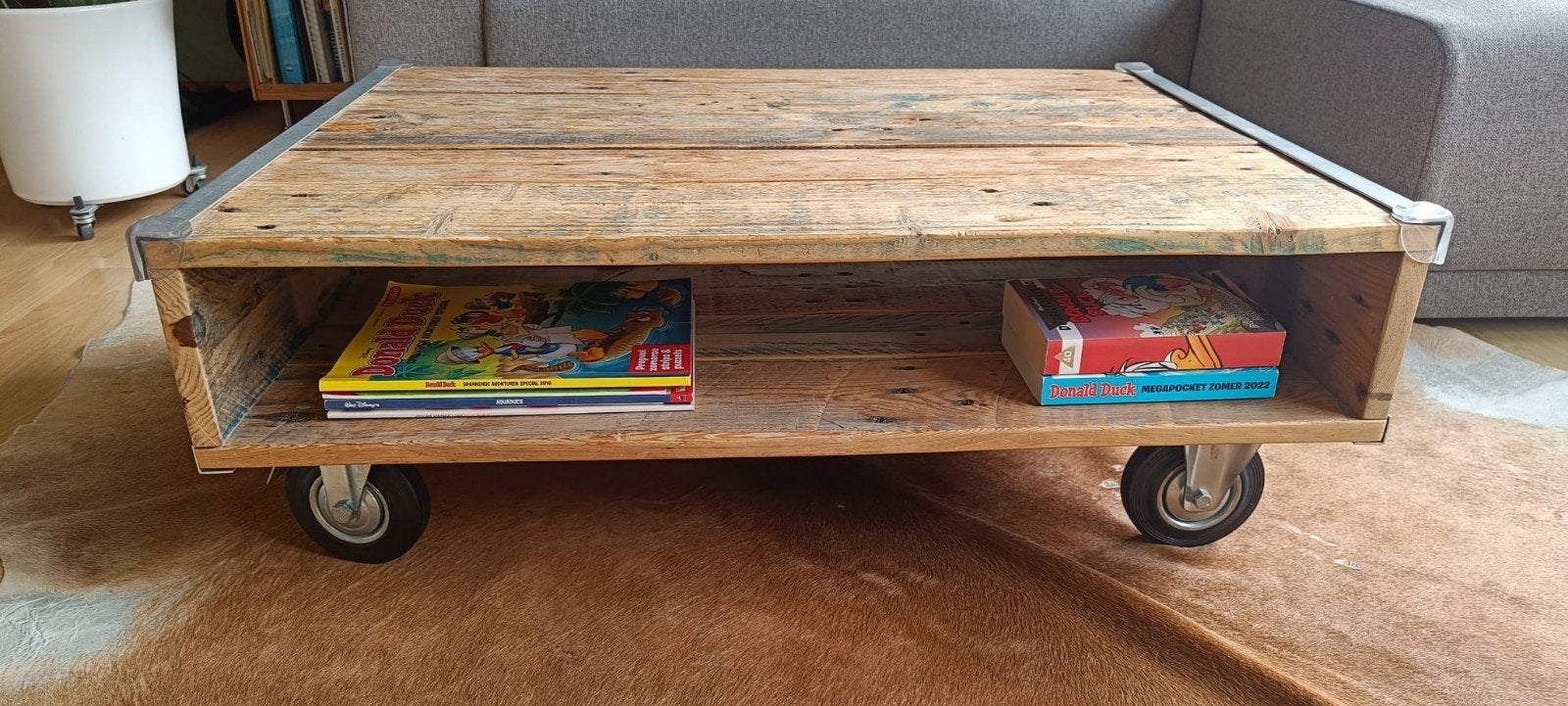 Unieke, stoer, houten, rechthoekige en praktische salontafel, Huis en Inrichting, Tafels | Salontafels, Ophalen, 100 tot 150 cm