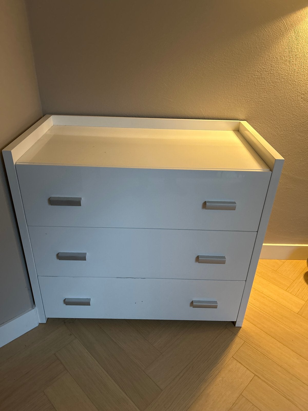 Hoogglans wit dressoir/commode met aluminium grepen, Overige materialen, 100 tot 150 cm, Ophalen of Verzenden, Zo goed als nieuw