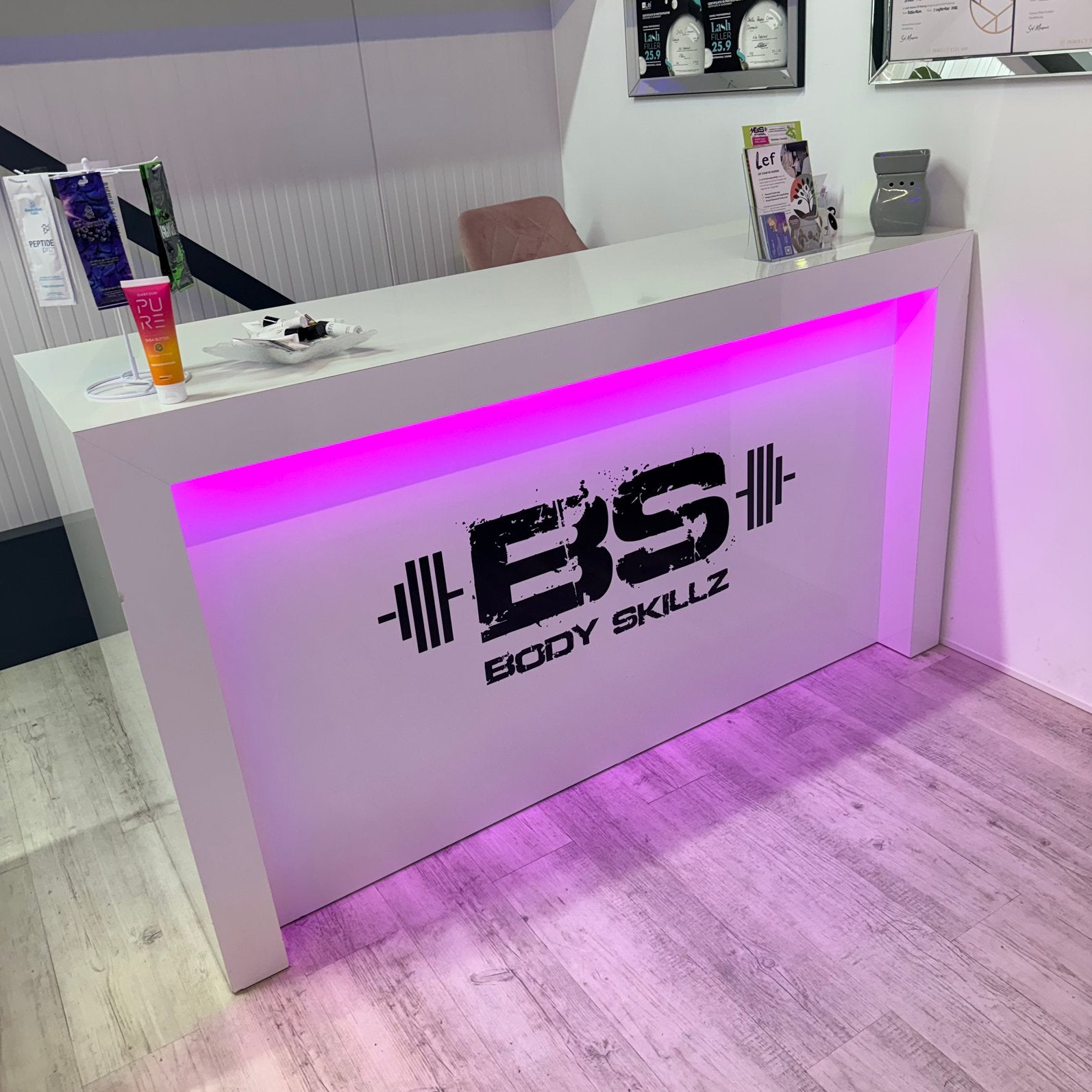 Moderne balie / receptiebalie te koop – met LED-verlichting, Ophalen, Zo goed als nieuw