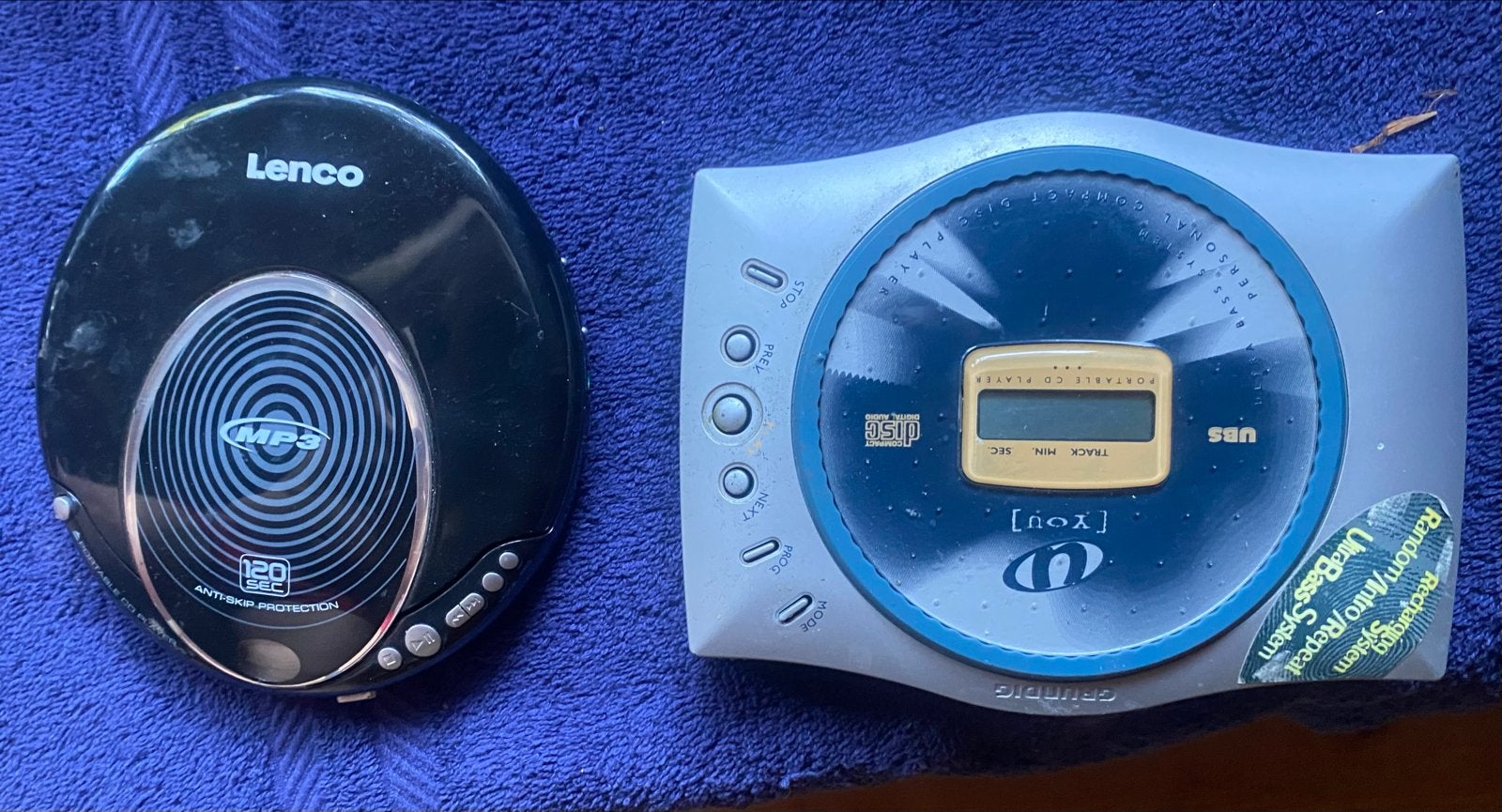 Defect Grundig CDP-S 150 & Lenco CD-200 draagbare CD-spelers, Audio, Tv en Foto, Cd-spelers, Ophalen of Verzenden, Niet werkend