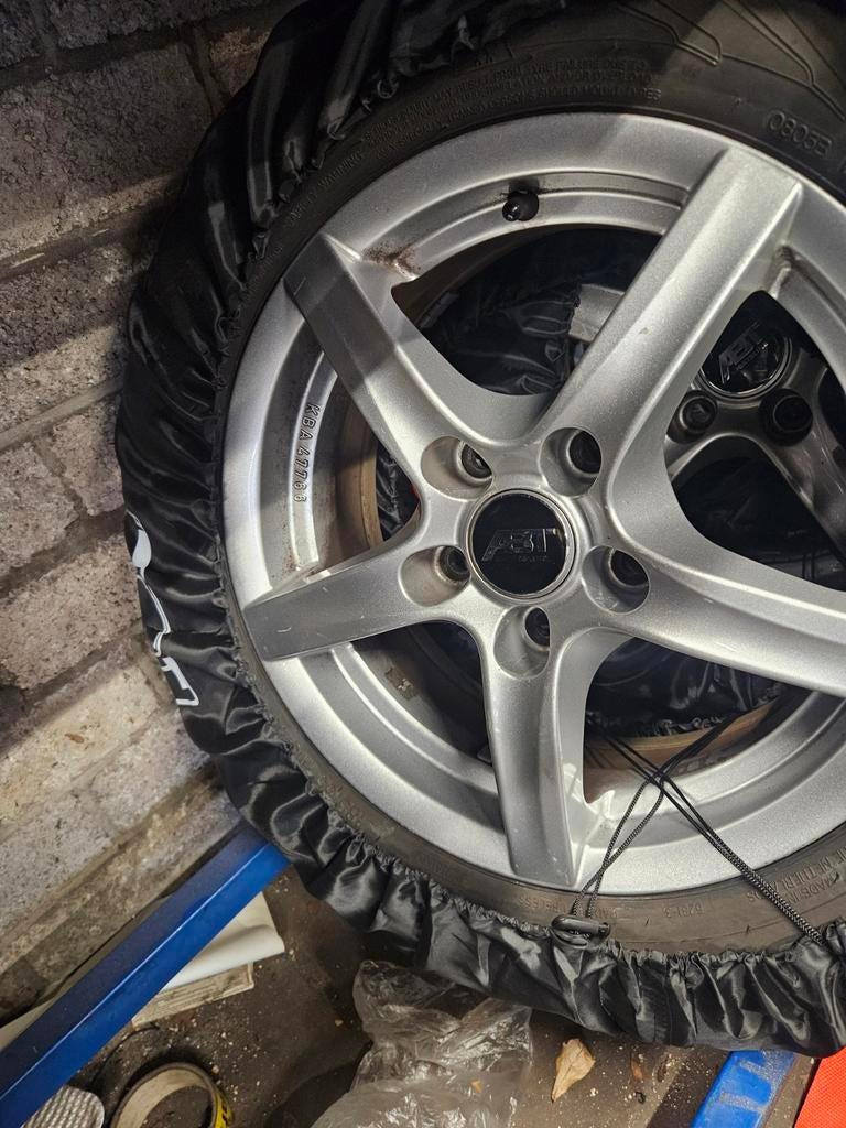 Velgen met winterbanden golf, Auto diversen, Verzenden