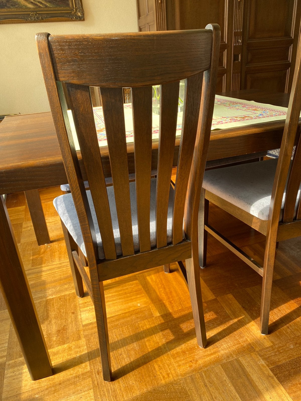 Klassiek donker eiken eettafel uitklapbaar, vier stoelem. ., Ophalen, Gebruikt, Klassiek, strak, 4 tot 6 stoelen
