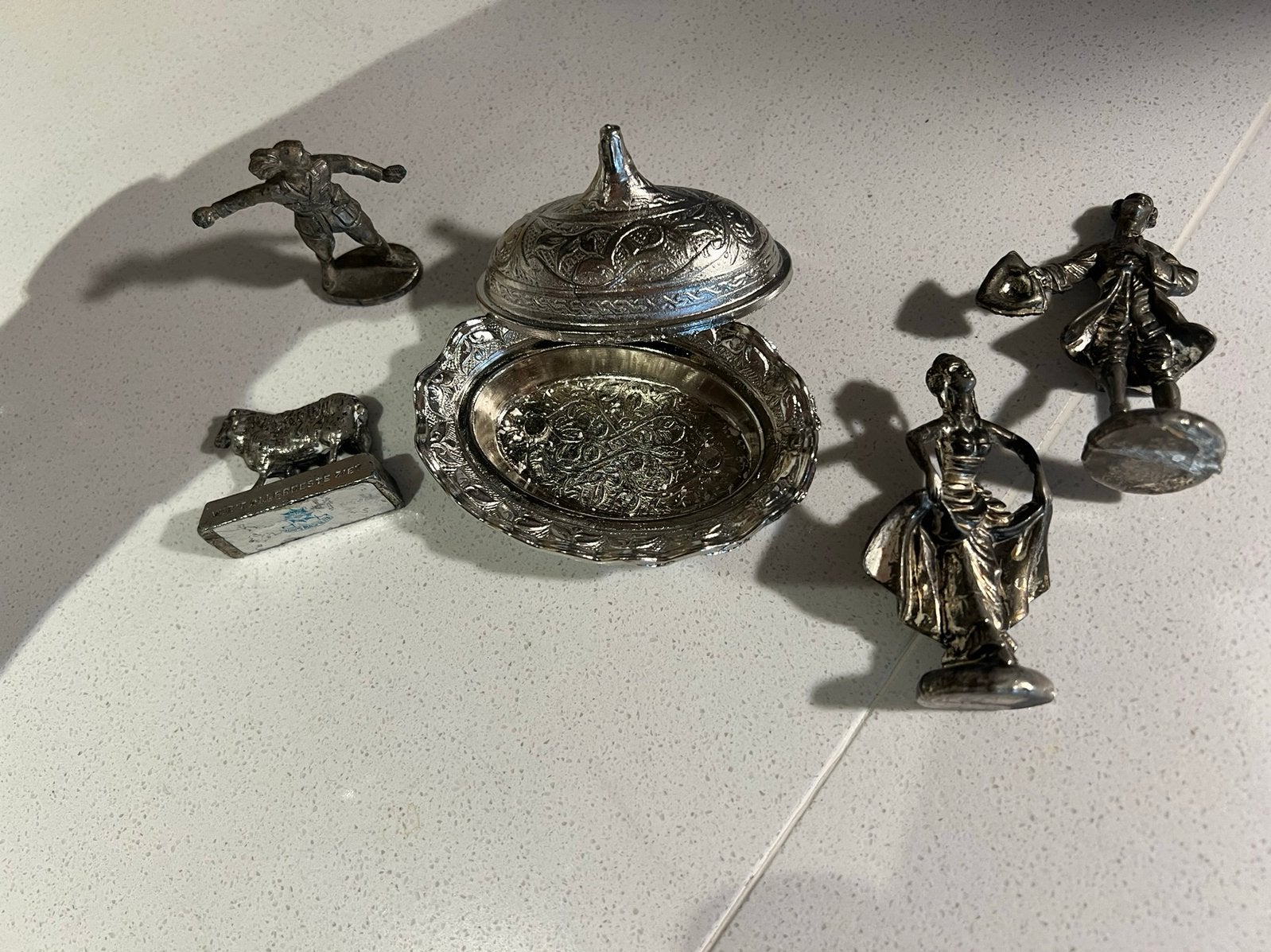 5 zilverkleurige miniatuur beeldjes, oa tinnen soldaatje., Ophalen of Verzenden