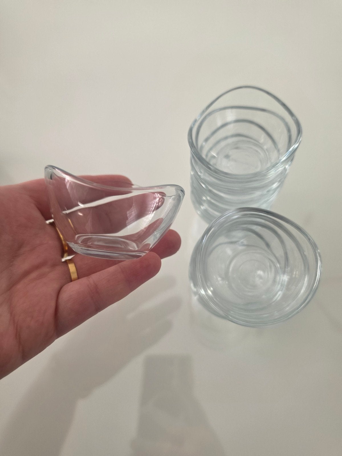 12 gebruikte glazen schaaltjes, Ophalen