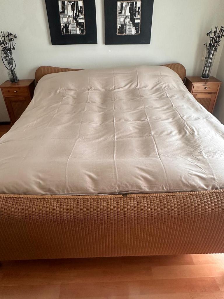 GRATIS op te halen: Bed met matras en accessoires, Huis en Inrichting, Slaapkamer | Nachtkastjes, Ophalen, Gebruikt, 65 cm of meer