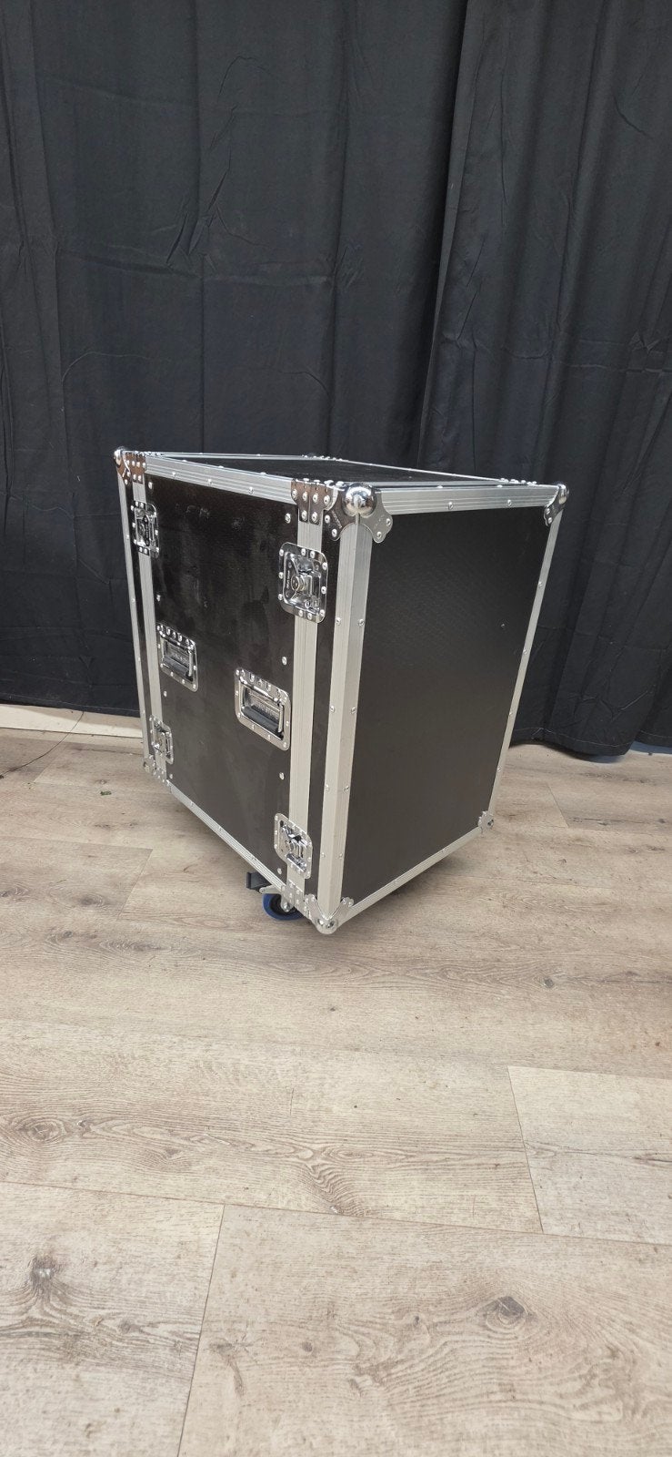 Flightcase 74cm hoog met nieuwe Bluewheels, Ophalen