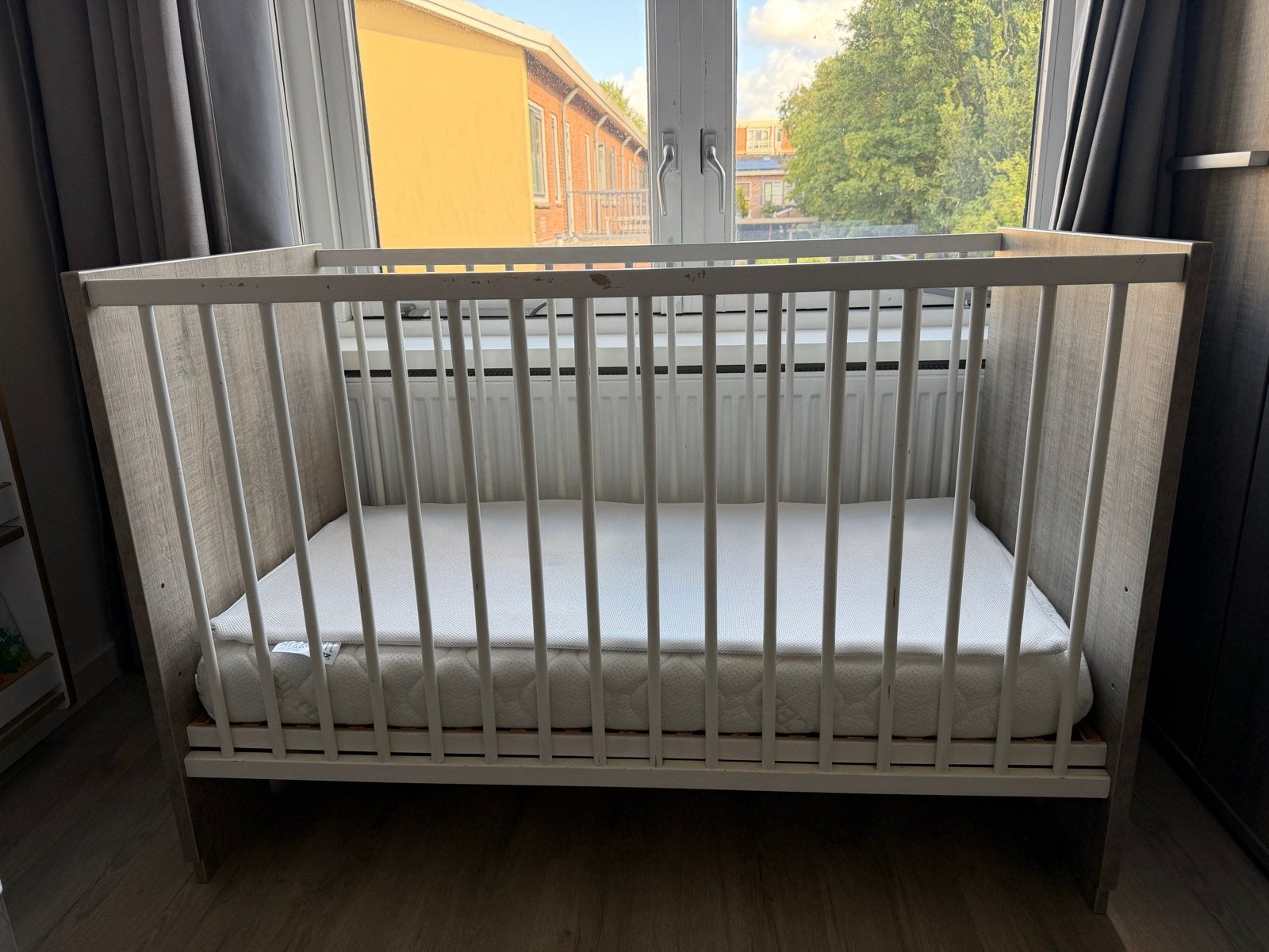 Ledikant 60x120 incl. tencel matras en airgosafe topper, Ophalen, Zo goed als nieuw, Ledikant
