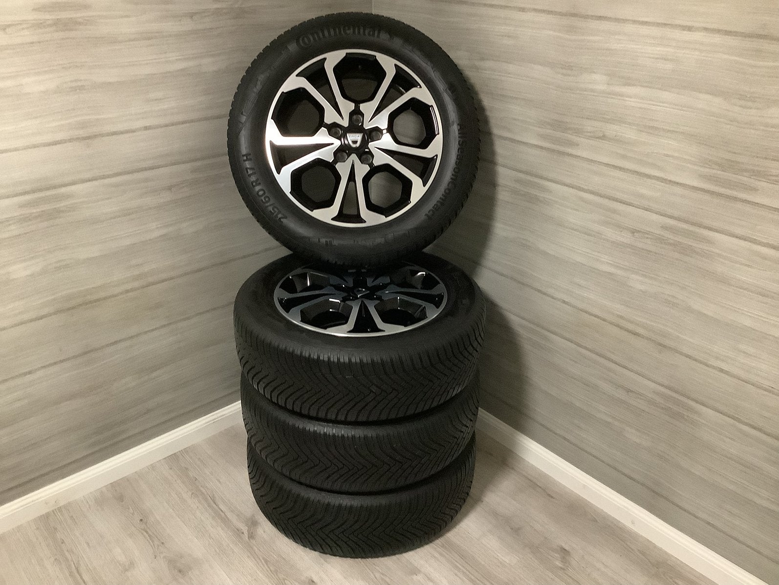 DACIA DUSTER origineel velgen 4 seasons banden 17 inch, 215 mm, Banden en Velgen, Nieuw, 17 inch