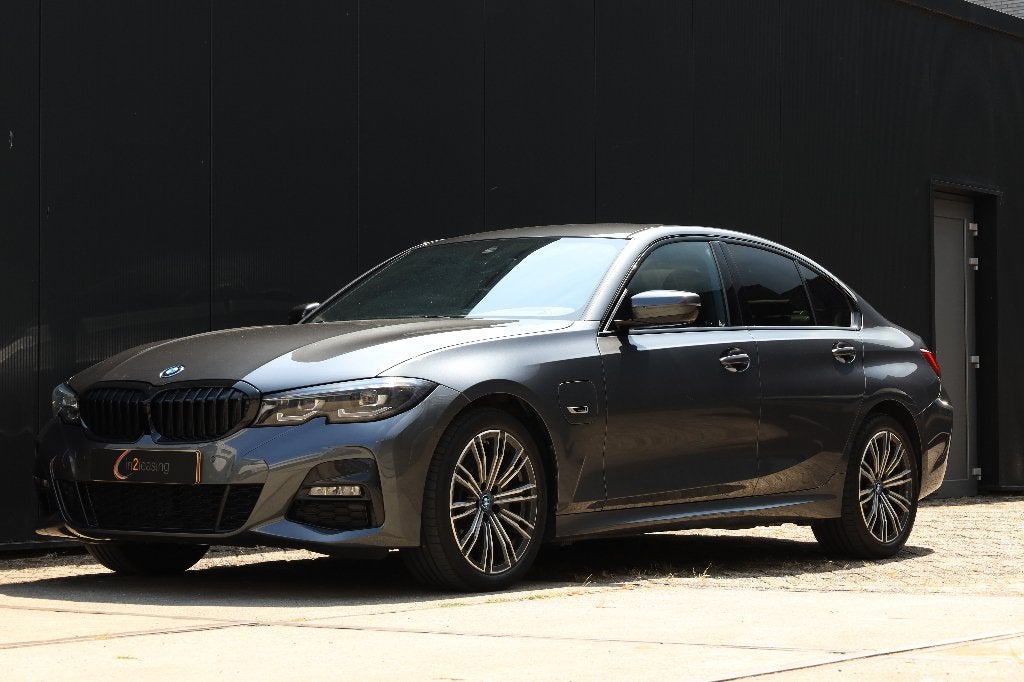 BMW 320e M Sport | Cam | Leder | 2022 | Business Edition Plu, Auto's, BMW, Automaat, Achterwielaandrijving, 4 cilinders, Leder