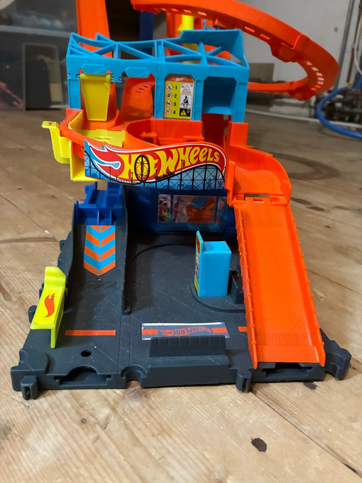 Hot Wheels Racebaan met Looping en Garage - Gebruikt, Kinderen en Baby's, Speelgoed | Racebanen, Ophalen, Met looping, Racebaan