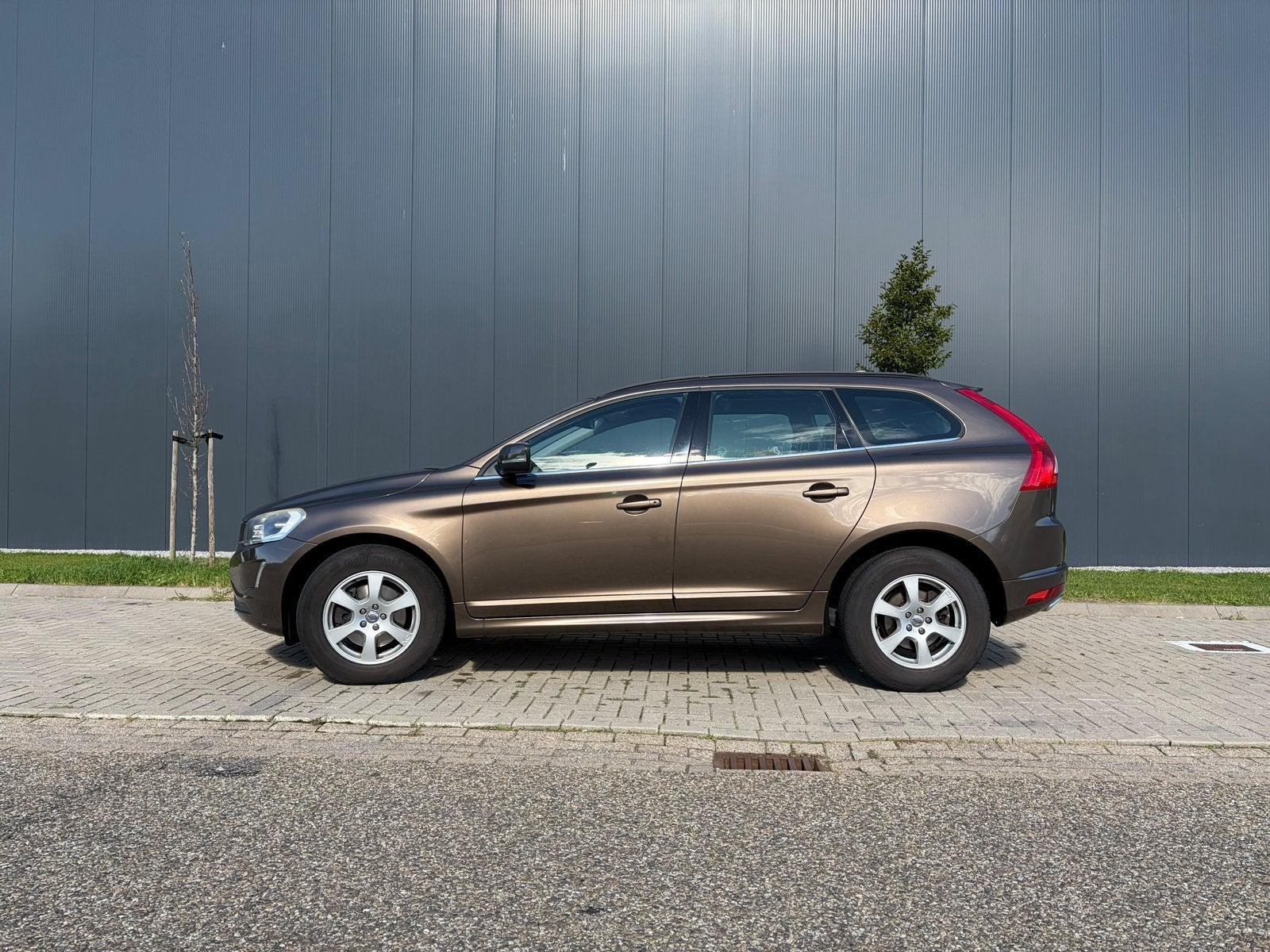 Volvo XC60 2.0 D4 2014 Bruin, Auto's, Voorwielaandrijving, Stof, Euro 6, 4 cilinders