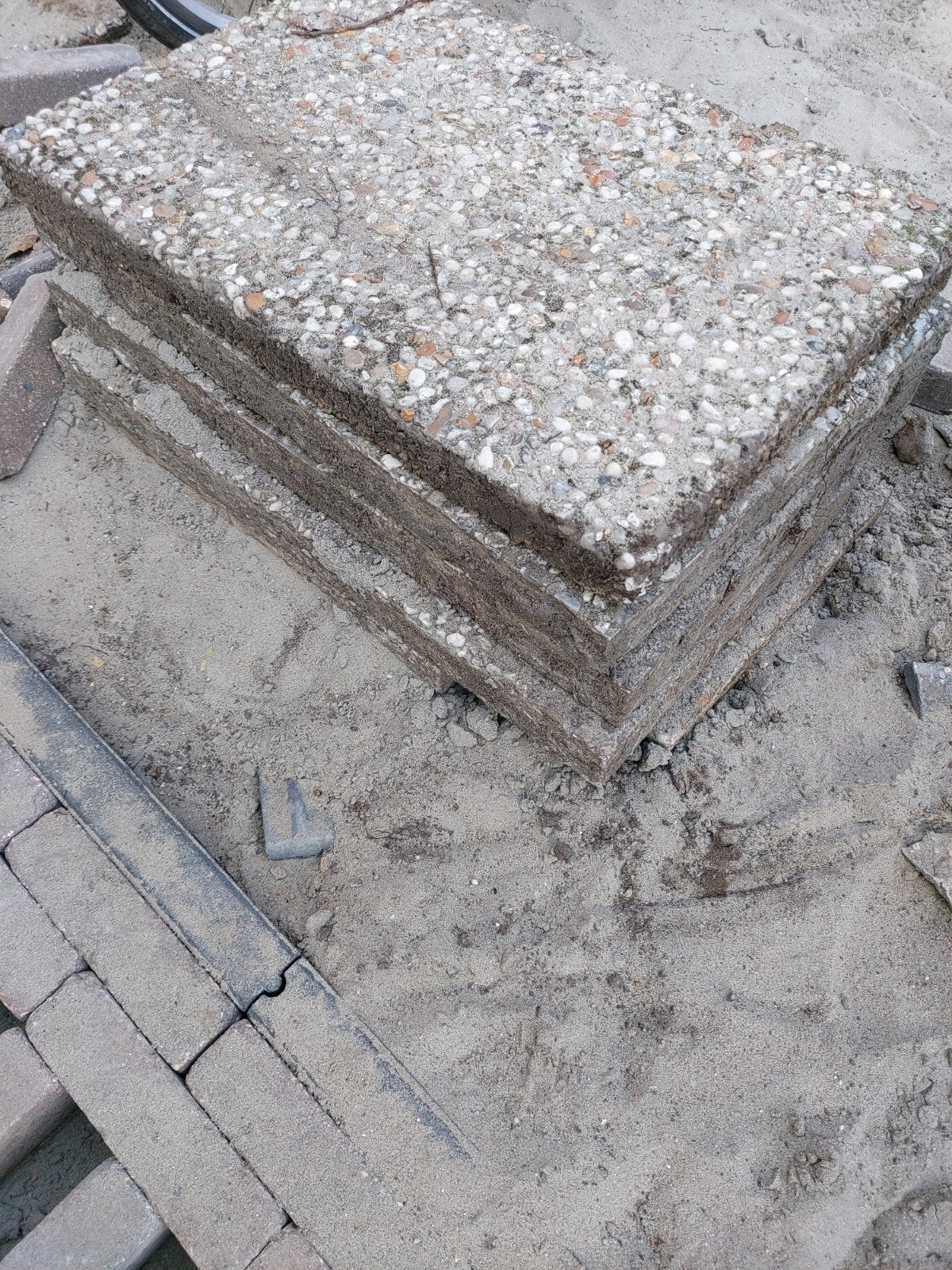 3 grindtegels gratis af te halen, Tuin en Terras, Gebruikt, Ophalen of Verzenden, Minder dan 5 m², Beton