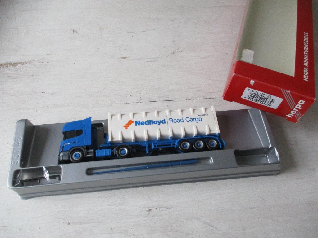 Herpa Scania 144 Nedloyd Road Gargo Schaal 1:87, Hobby en Vrije tijd, Modelauto's | 1:87, Ophalen, Nieuw, Bus of Vrachtwagen, Herpa