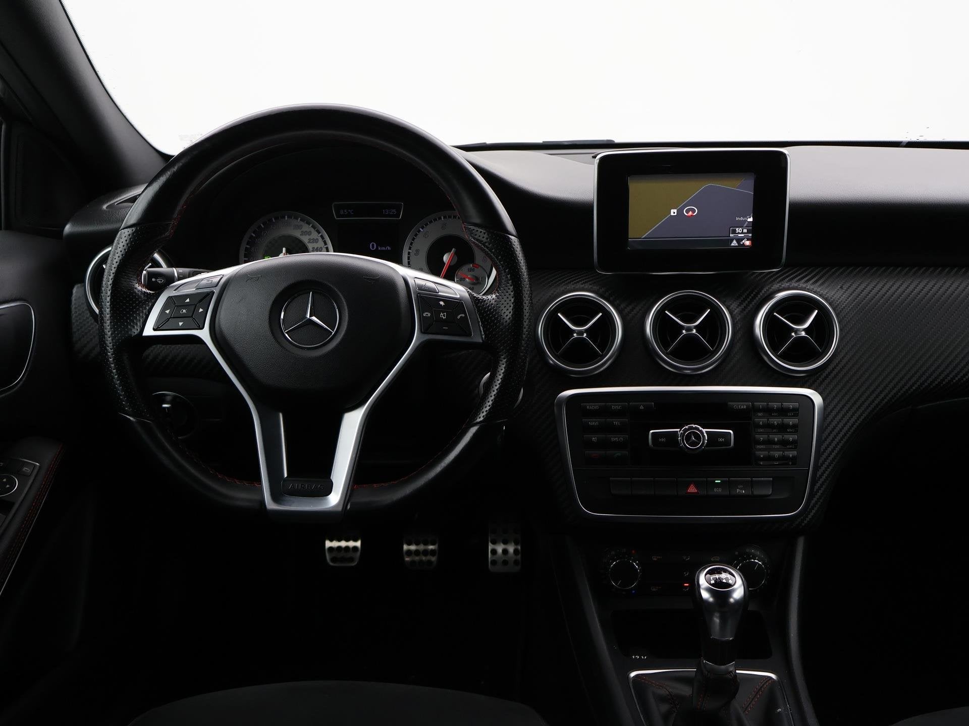 Mercedes-Benz A-klasse 200 157 PK AMG SPORT + LEDER/ALCANTAR, Voorwielaandrijving, Gebruikt, 1595 cc, Bedrijf