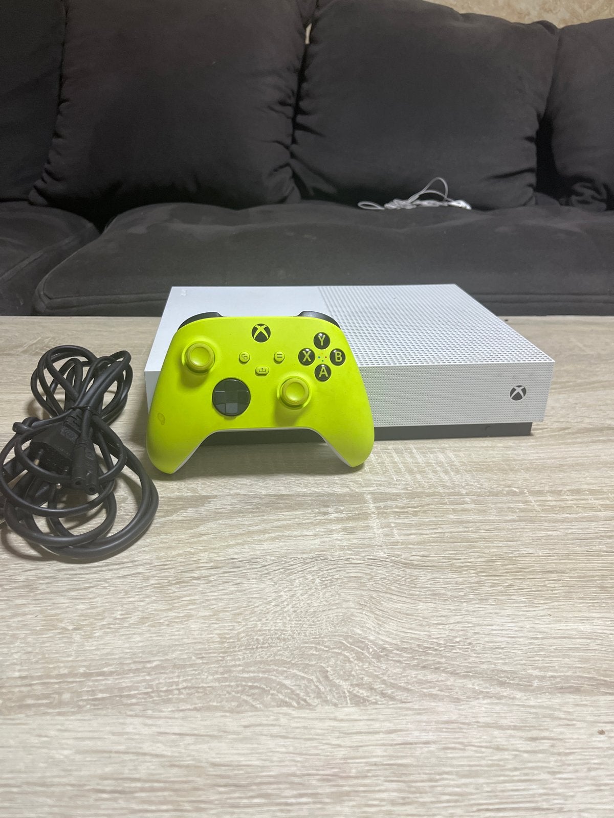 Xbox One S All-Digital met controller en kabels, Spelcomputers en Games, Spelcomputers | Xbox One, Ophalen, Xbox One S All-digital