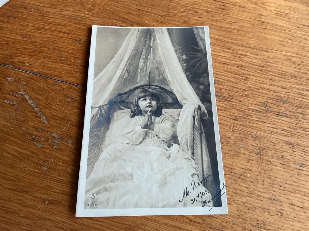 H2 meisje bidden in bed, Ophalen of Verzenden, Kinderen
