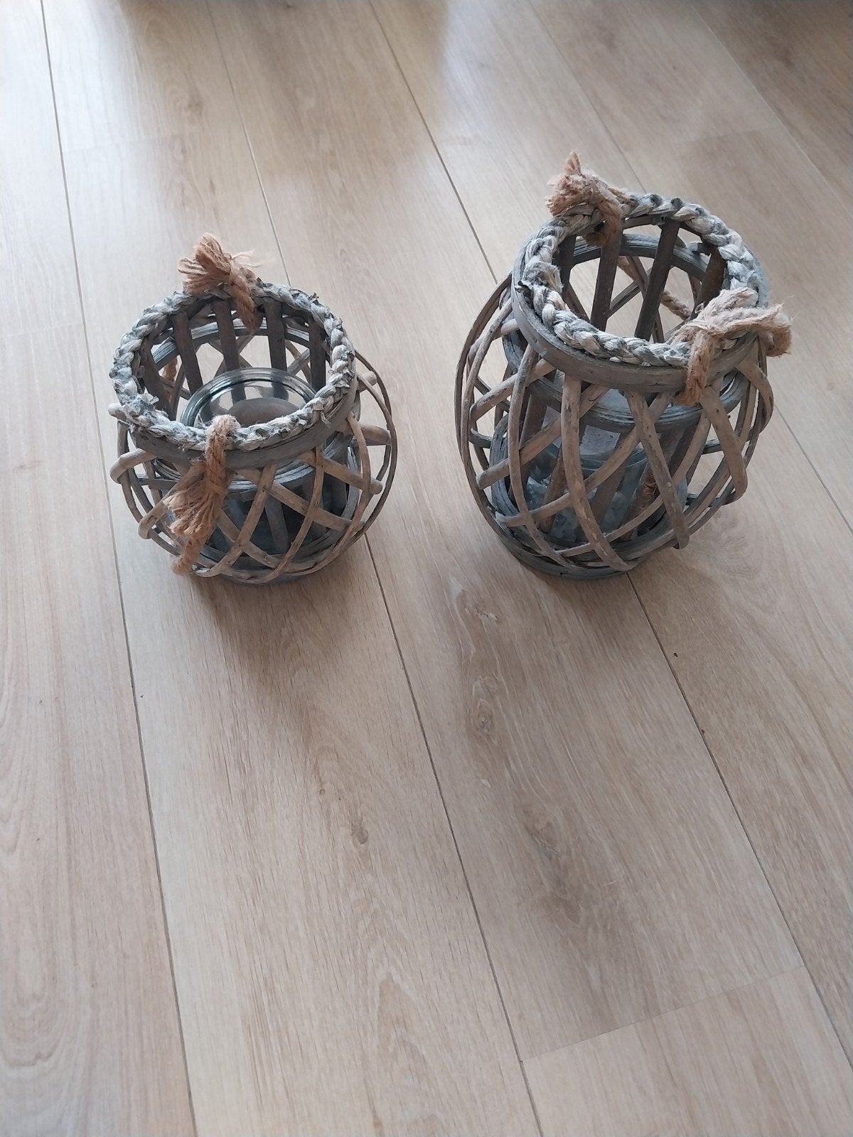 Set van 2 rieten windlichten met glazen houder, Windlicht, Gebruikt, Natuurlijk materiaal, Ophalen of Verzenden