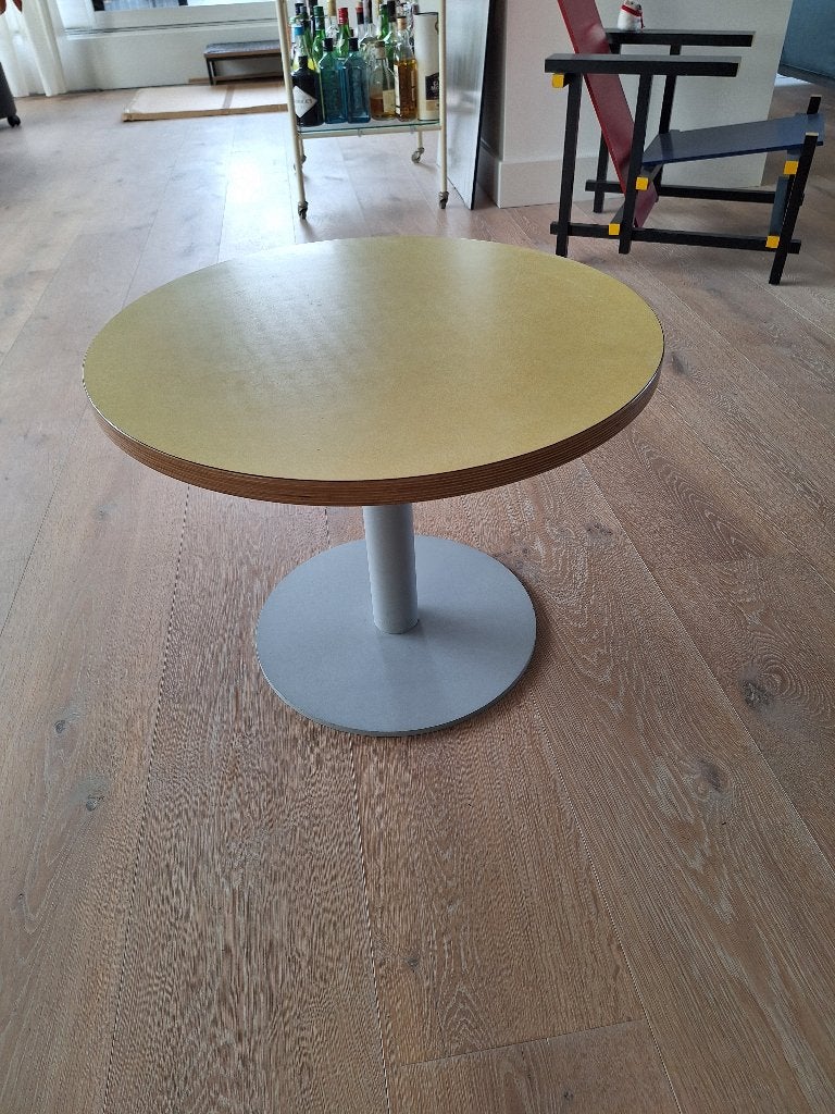 geel design bijzettafel, Overige materialen, Jaren 80, Rond, 55 tot 75 cm