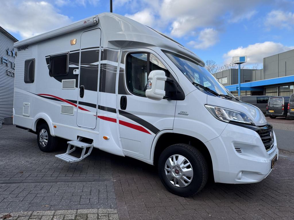 Sunlight T58 130 PK Frans bed- Zeer compact- Origineel NL., Caravans en Kamperen, Sunlight, Bedrijf, Overige merken, Half-integraal