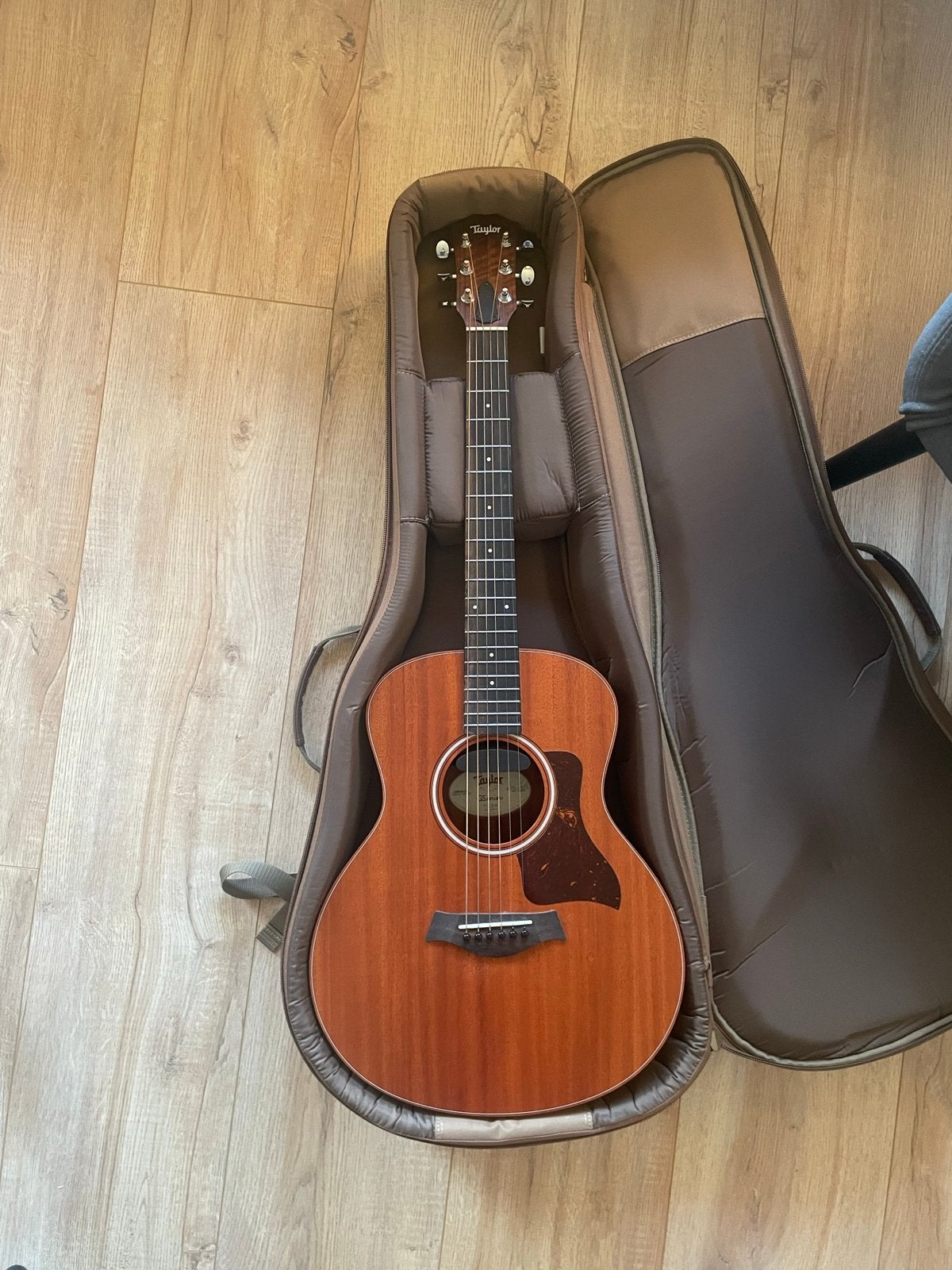 Taylor GS Mini- mahogany- with fitted pickup (element) !!!, Ophalen of Verzenden, Zo goed als nieuw, Western- of Steelstringgitaar